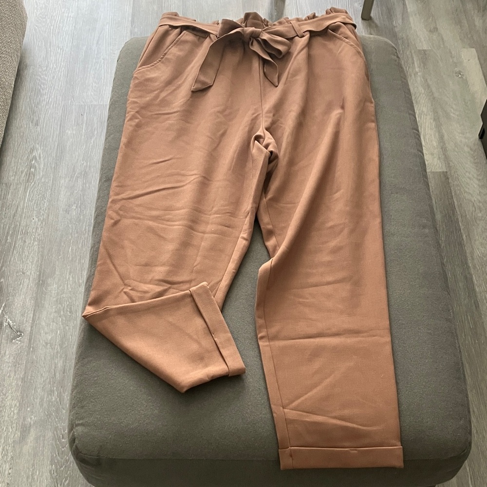 Stylish SO Paperbag High-waisted Tan Trousers with Belt